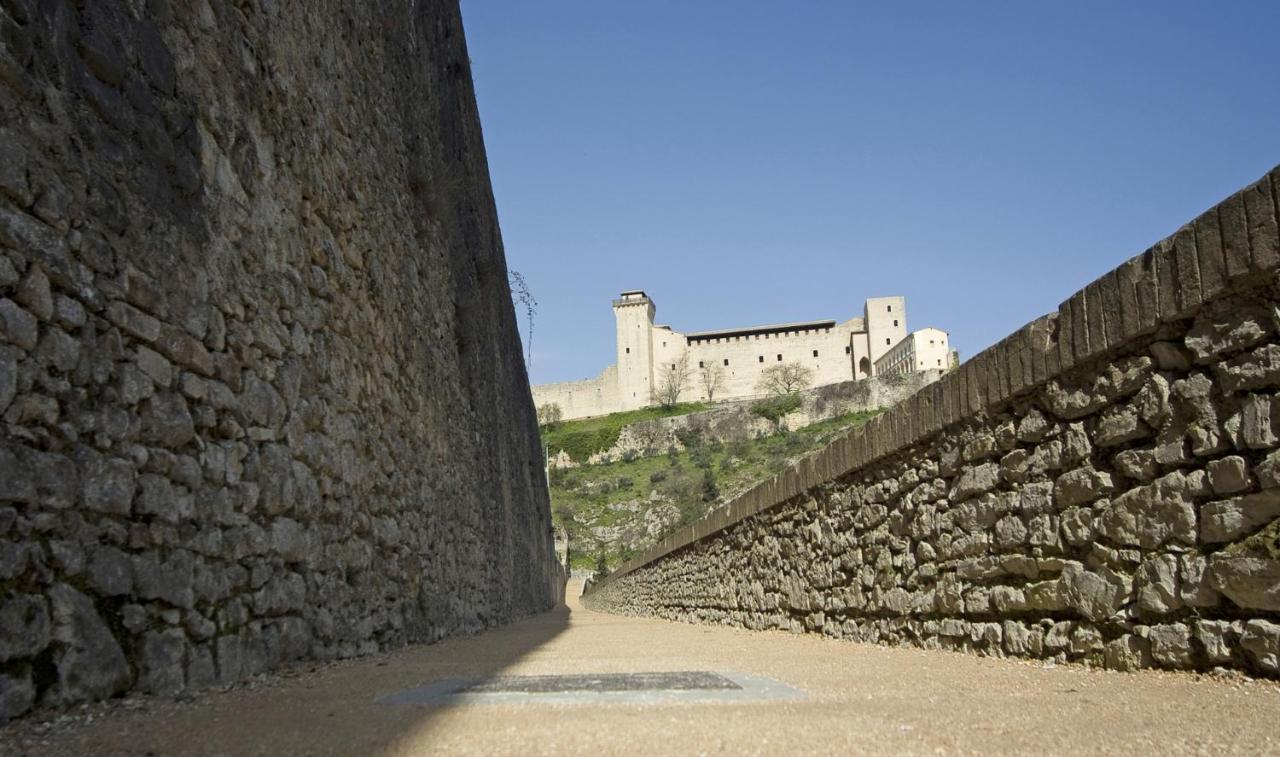 Apartmán Palazzo Lauri Spoleto Exteriér fotografie
