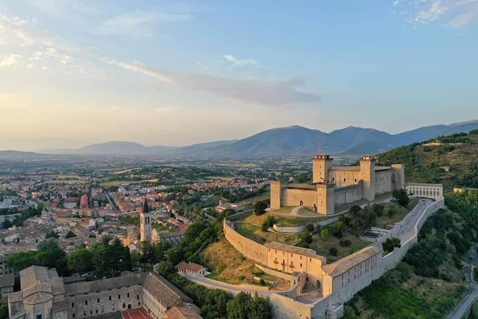 Apartmán Palazzo Lauri Spoleto Exteriér fotografie